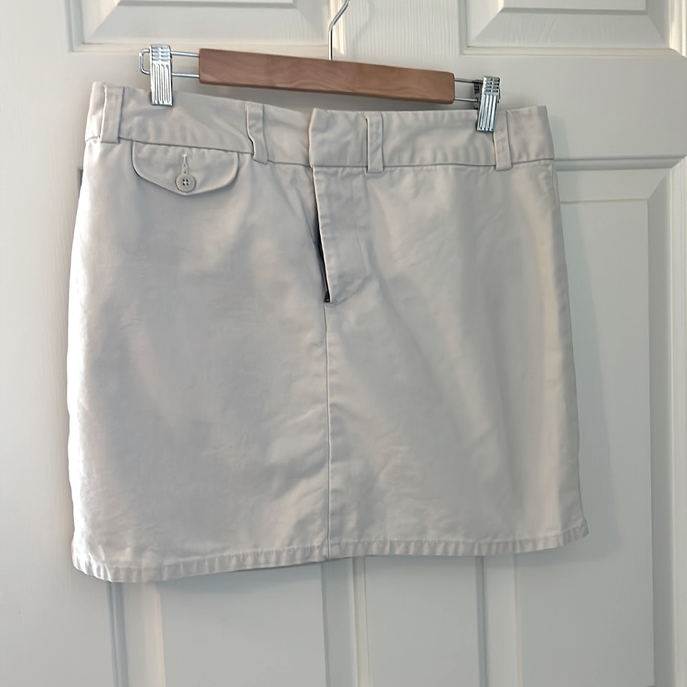 Old Navy short khaki skirt size 10.